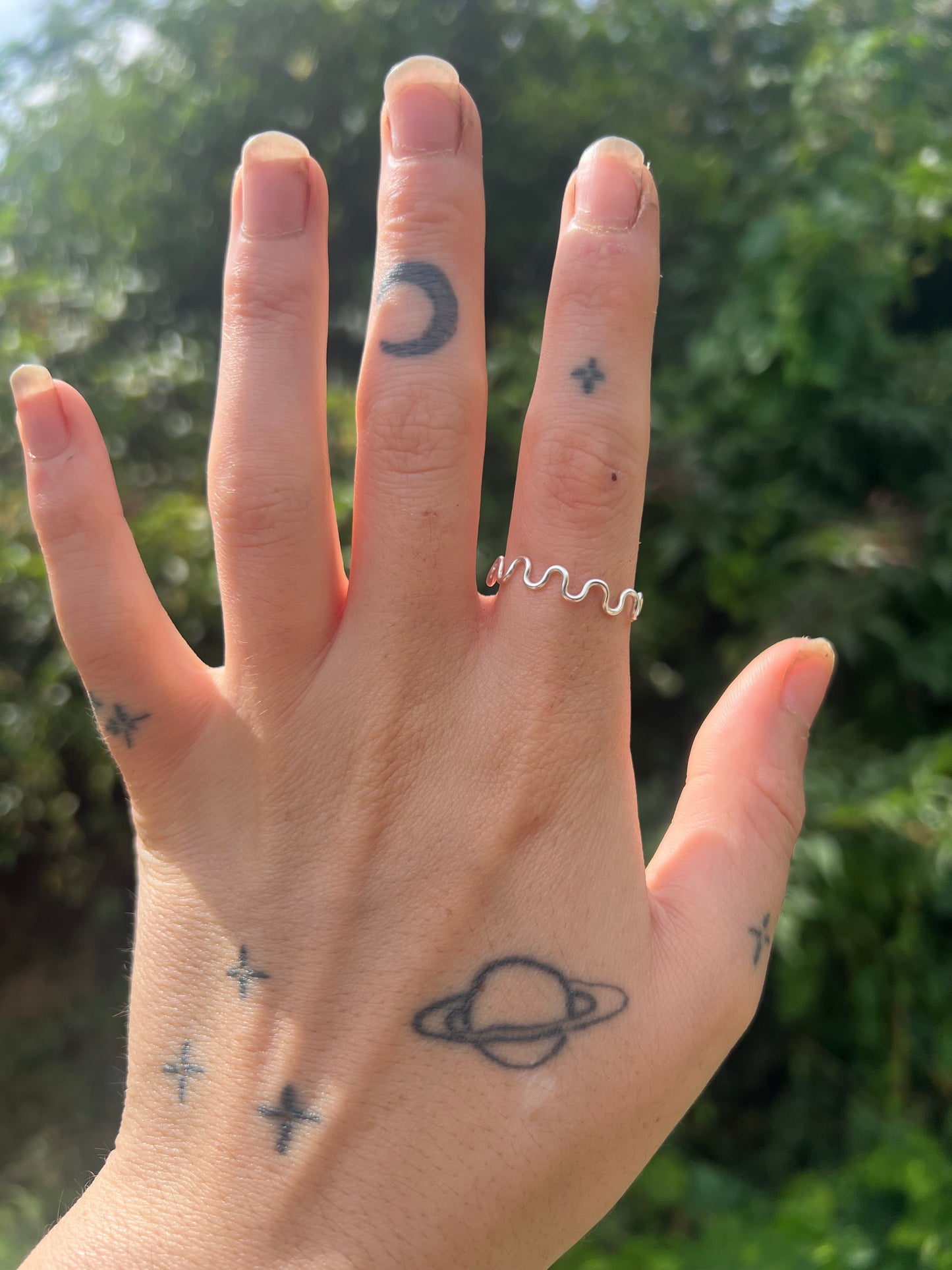 Squiggly adjustable rings
