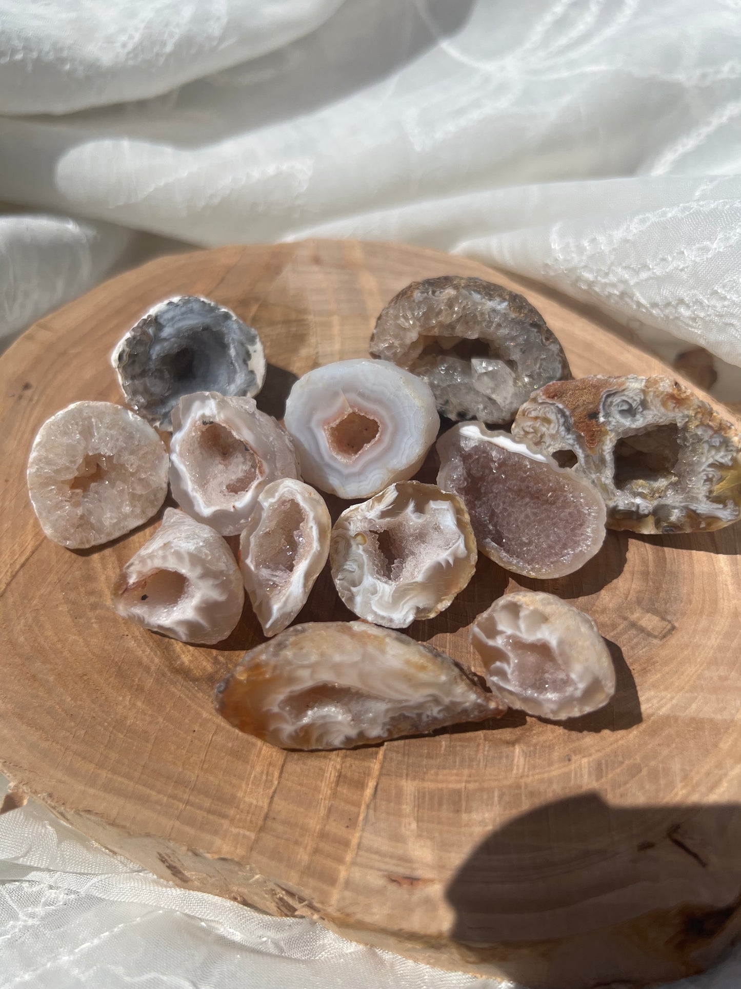 small half raw/sliced agate geodes