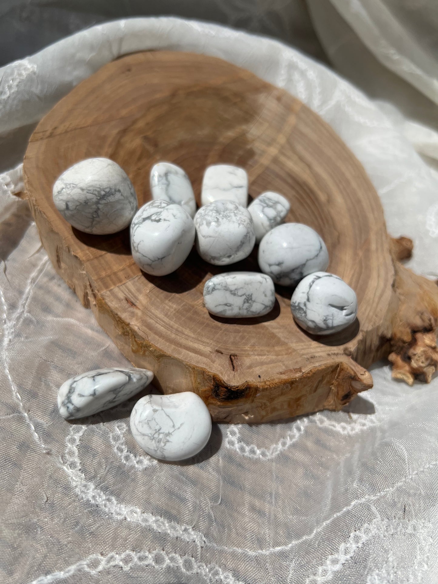 Howlite tumble stone