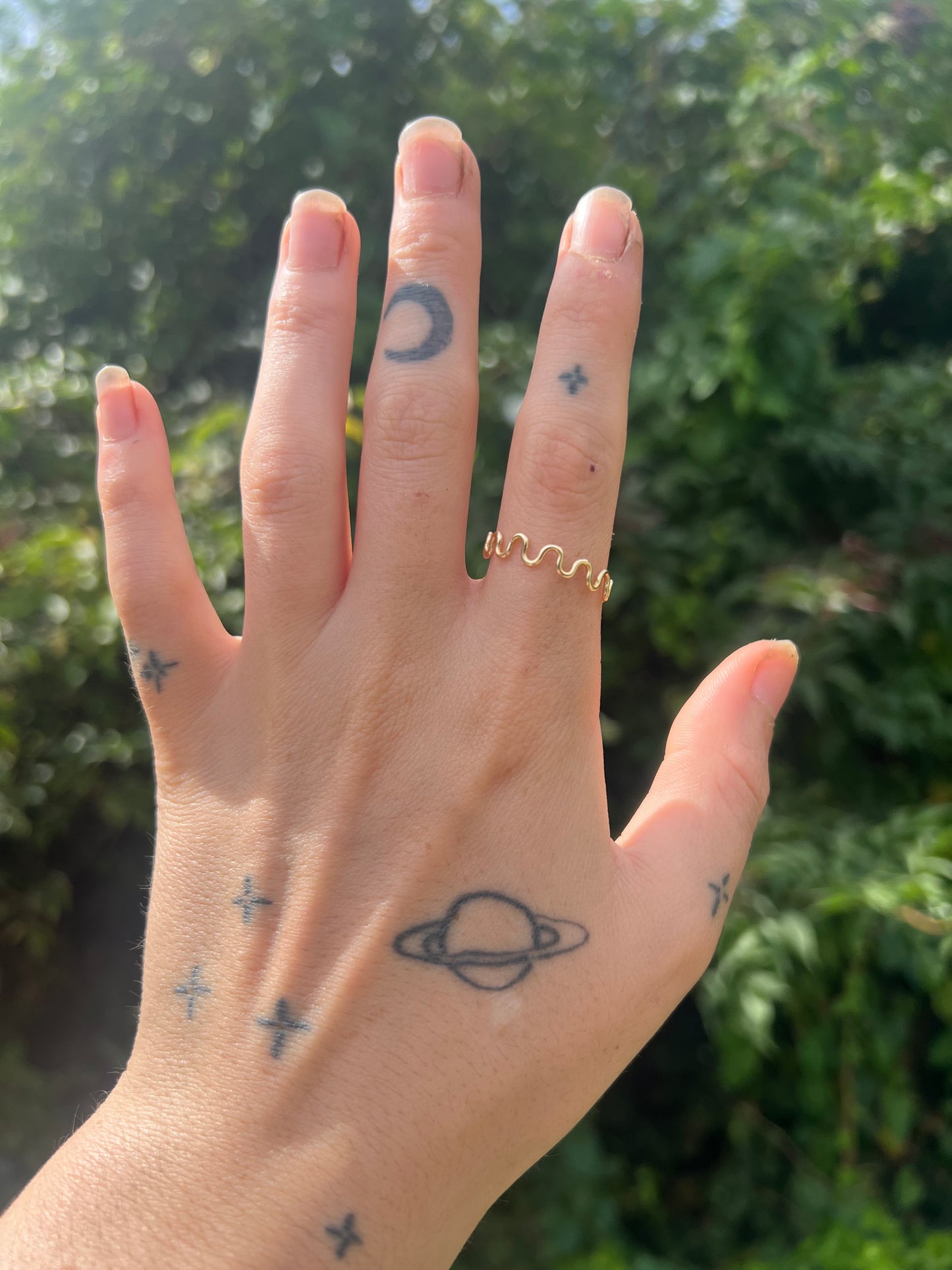 Squiggly adjustable rings